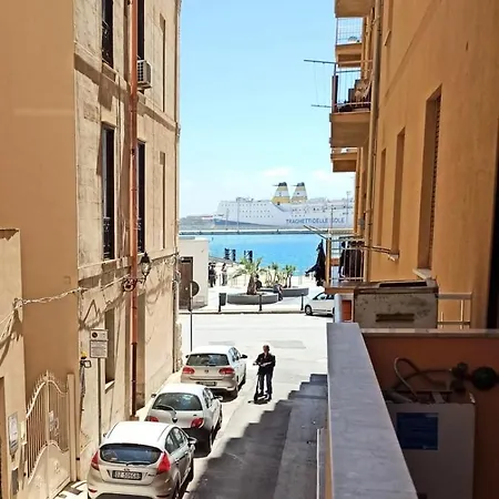 Il Profumo Del Porto Bed & Breakfast 2*