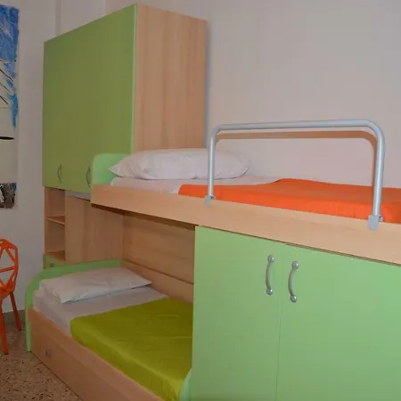 Il Profumo Del Porto Bed and Breakfast 2*