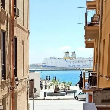 Il Profumo Del Porto Alojamento de Acomodação e Pequeno-almoço 2*